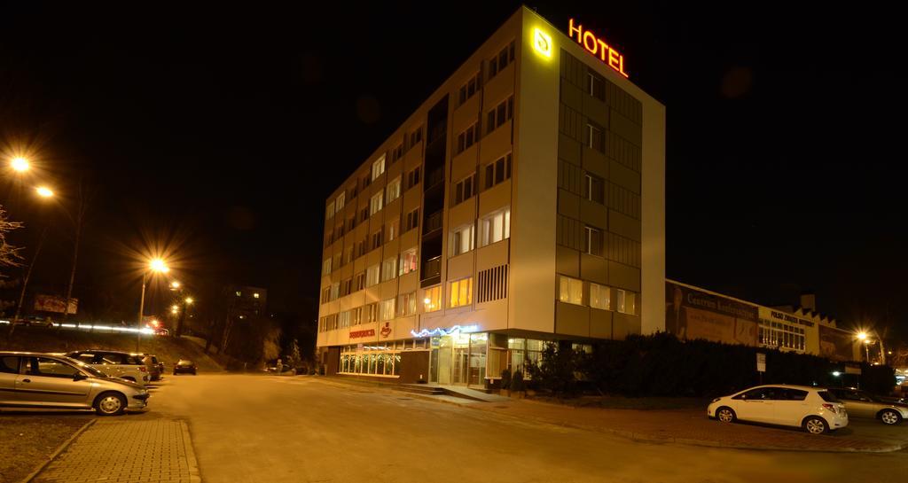 Hotel Pzmot Люблин Экстерьер фото