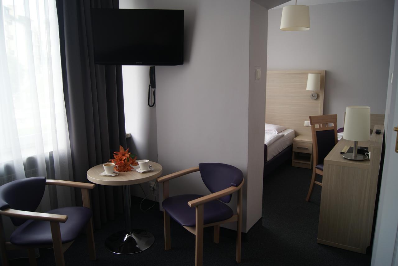 Hotel Pzmot Люблин Экстерьер фото