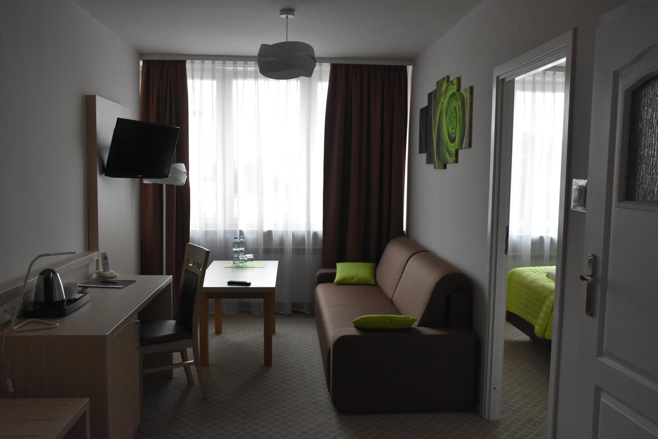 Hotel Pzmot Люблин Экстерьер фото