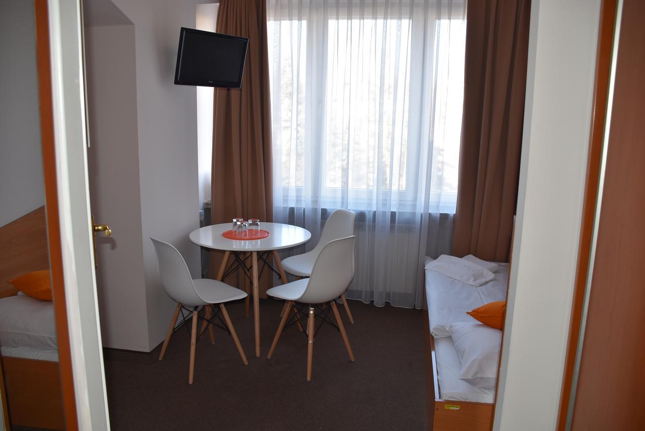Hotel Pzmot Люблин Экстерьер фото
